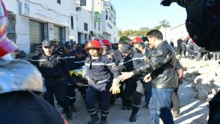 مقتل شخصين على الأقل ف حادثة انهيار بيت بالحي المحمدي والسلطات الأمنية والمحلية تتدخل.