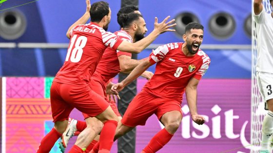 الإطار المغربي عموتة يقود الأردن إلى ربع نهائي كأس آسيا