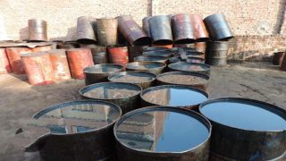 جمارك الجرف الأصفر تحجز أزيد من 74 طن من زيوت المحركات المغشوشة