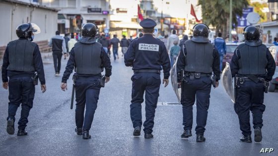 Moroccan security forces deploy to disperse a demonstration in the city of Rabat on november 7, 2021, against a mandatory Covid-19 vaccine pass imposed by the government. (Photo by FADEL SENNA / AFP)