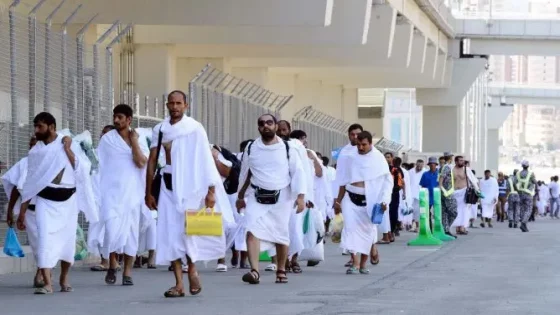 في ثالث أيام التشريق الحجاج يؤدون طواف الوداع