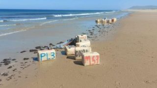 اكتشاف رزم حشيش معدة للتهريب على شاطئ أركمان