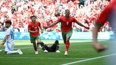 المنتخب المغربي يفوز على الأرجنتين بهدفين لواحد بعد استكمال المباراة والعودة للفار