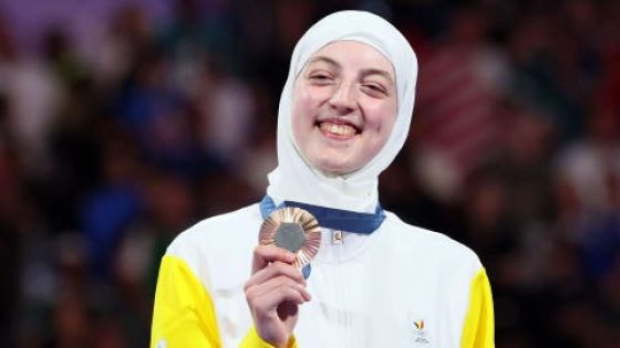 سارة شعاري: إنجاز تاريخي لمحجبة ذات أصول مغربية في أولمبياد باريس 2024