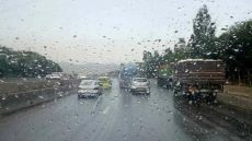 تساﻗﻄﺎﺕ مطرية رعدية مصحوبة بالبرد .. وزارة التجهيز والماء تدعو مستعملي الطريق إلى توخي الحيطة والحذر