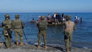 اعتراض قارب مطاطي على متنه 52 مرشحا للهجرة غير النظامية شمال غرب مدينة طانطان