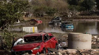 فيضانات إسبانيا .. حصيلة الوفيات ترتفع لأكثر من 95 قتيلا