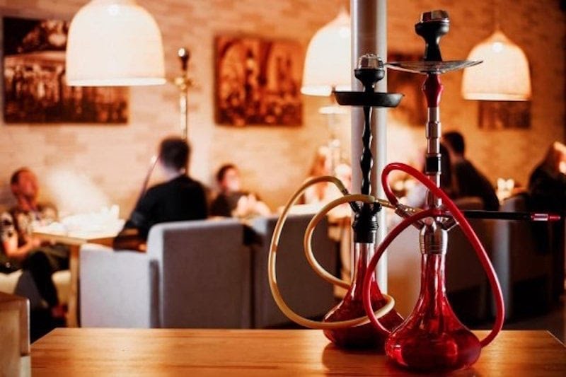 ANFA PRISE EN OTAGE : LES CAFÉS DE NARGUILÉ TRANSFORMENT LES NUITS EN ENFER