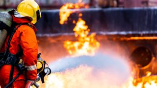 حريق مروع في ملهى ليلي بمقدونيا الشمالية يودي بحياة العشرات