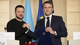 La colère monte contre l’aide massive de la France à l’Ukraine