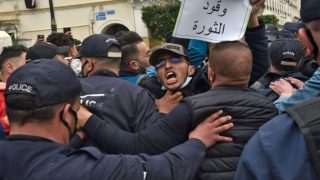 الجزائر: أحكام بالسجن والغرامة ضد نشطاء وصحفيين بسبب منشورات على مواقع التواصل