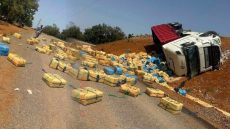 تفاصيل انقلاب شاحنة محمّلة بالحشيش قرب الرباط