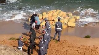 البحر يلفظ رزمًا من المخدرات بشاطئ لالة فاطنة ضواحي أسفي ويستنفِر السلطات