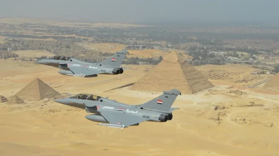 الجيش المصري: مقتل طاقم طائرة تدريب إثر سقوطها بسبب عطل فني
