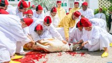 أمير المؤمنين يؤدي صلاة عيد الأضحى بمسجد الحسن الثاني بتطوان ويتقبل التهاني بهذه المناسبة السعيدة