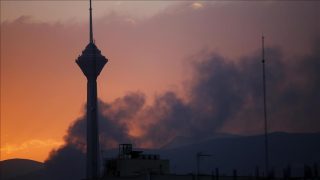 إسرائيل تستهدف مبنى تلفزيون إيران