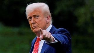 ترامب يتوعد بقصف إيران مجدداً