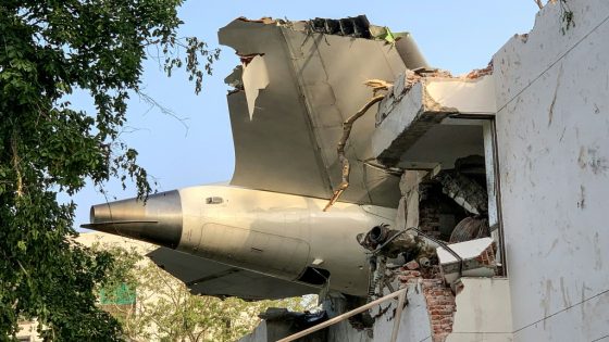 انقطاع الوقود عن محركي طائرة الخطوط الهندية قبل لحظات من تحطمها