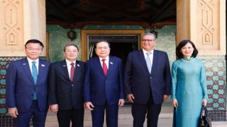 أخنوش يجري مباحثات مع رئيس الجمعية الوطنية لفيتنام