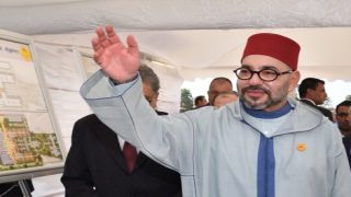 Sa MajestÈ le Roi Mohammed VI, que Dieu Líassiste, accompagnÈ de SAR le Prince HÈritier Moulay El Hassan, a procÈdÈ, mercredi (30/05/18)††au quartier Lahraouiyine dans la province de MÈdiouna (RÈgion de Casablanca-Settat), au lancement des travaux de construction díun Centre social pour l'accueil des personnes ‚gÈes, qui sera rÈalisÈ par la Fondation Mohammed V pour la SolidaritÈ pour un investissement global de 10 millions de dirhams. CHANTIER RESTAURATION DAR EL BACHA