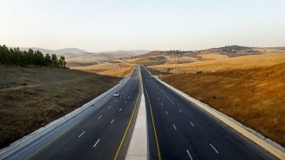 الطريق السريع تزنيت-الداخلة، رافعة مهيكلة لتعزيز الدينامية السوسيو-اقتصادية للأقاليم الجنوبية للمملكة