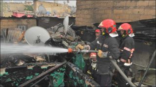 حريق مهول بـ”كاريان الرحامنة” في الدار البيضاء يخلف خسائر كبيرة وإصابات