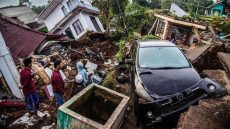 زلزال بقوة 6,7 درجات يضرب قبالة سواحل شرق إندونيسيا