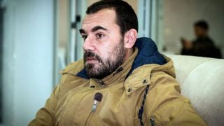 ناصر الزفزافي يغادر سجن طنجة استثنائياً لزيارة والده المريض بالسرطان في الحسيمة