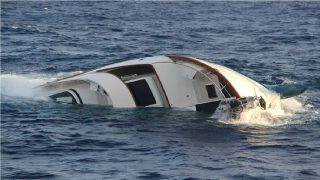 غرق يخت بالمضيق يُفجر حالة استنفار وتحقيقات مكثفة