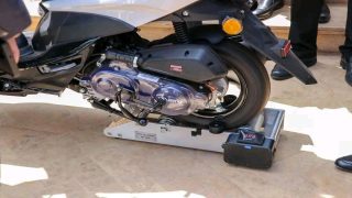 أخنوش يعلق حملة مراقبة الدراجات النارية ويمهل السائقين 12 شهراً للتأقلم