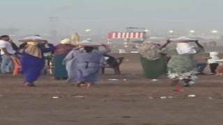 التضامن الشعبي المغربي… نسوة زناتة يقدمن الكُسكس لعائلات المفقودين في البحر