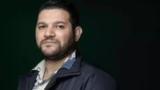 فرنسا تصدر مذكرة توقيف بحق دبلوماسي جزائري سابق