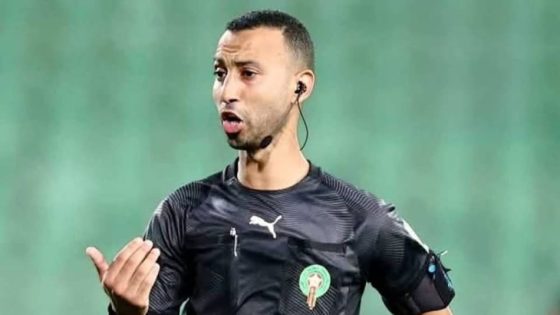 توقيف حكم مباراة الرجاء والجيش وحكم “الفار” بسبب أخطاء تحكيمية