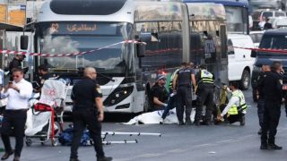 مقتل 6 إسرائيليين في عملية إطلاق نار بالقدس واستشهاد المنفذيْن