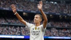 ريال مدريد يكرم الطفل عبد الرحيم أوحيدا بعد فقدان عائلته في زلزال الحوز