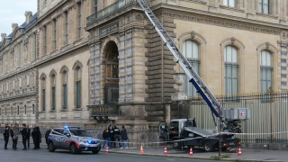 خمسة توقيفات جديدة في سرقة اللوفر