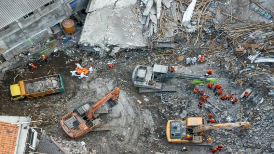 ارتفاع حصيلة قتلى انهيار المدرسة في إندونيسيا إلى 63 شخصا