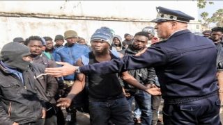 الدار البيضاء تنظم تجمعات المهاجرين وتُوازن بين حفظ النظام واحترام الحقوق