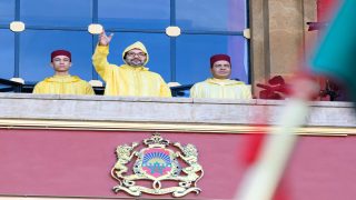 جلالة الملك يدعو الحكومة والبرلمان إلى تعبئة كل الطاقات وتغليب المصالح العليا للوطن والمواطن