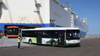 البرنامج الجديد للنقل الحضري العمومي .. إستلام 257 حافلة جديدة بميناء الدار البيضاء