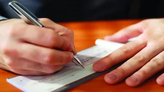برلماني من الرحامنة في قبضة العدالة بسبب شيكات بدون رصيد
