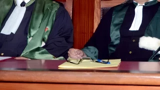 الرباط: تخفيف عقوبة موظفين أدينا بالرشوة