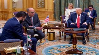 الشرع يصل إلى الولايات المتحدة في زيارة رسمية