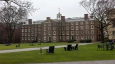 قتيلان وثمانية جرحى.. إطلاق نار يهز جامعة براون الأميركية