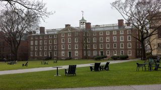 قتيلان وثمانية جرحى.. إطلاق نار يهز جامعة براون الأميركية