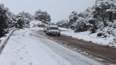 الرداء الأبيض يكسو أعالي جبال خنيفرة