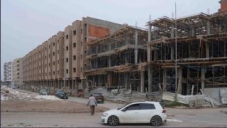 ابنة رئيس جمعية سكنية تناشد جلالة الملك لإنصاف والدها المعتقل ظلماً