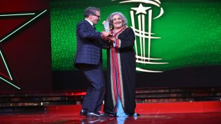 راوية تتألق في مراكش.. “النجمة الذهبية” تكريم لمسار فني بصوت الذاكرة المغربية