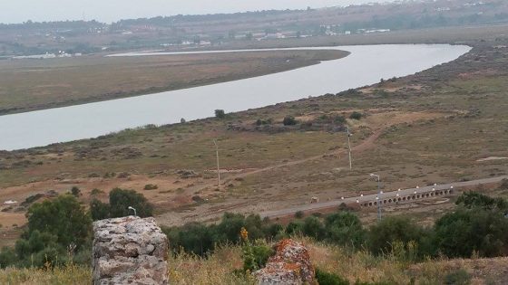 ارتفاع منسوب وادي اللوكوس نتيجة للأمطار الغزيرة في شمال المغرب