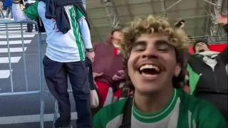 توقيف مشجع جزائري تبول في مدرجات ملعب بالرباط بعد موجة استنكار واسعة